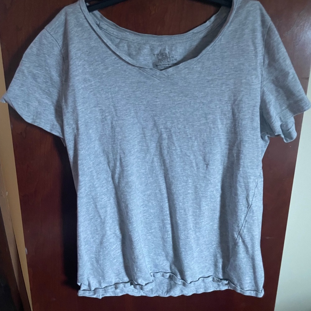 Women’s gray shirt